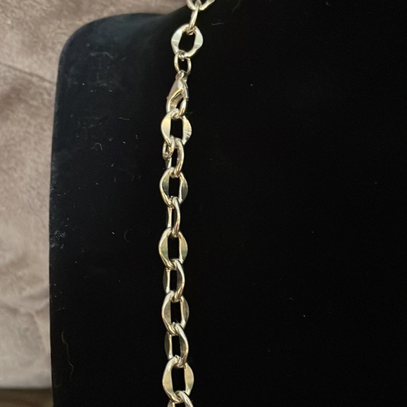 Silver tone chain necklace - Picture 4 of 4